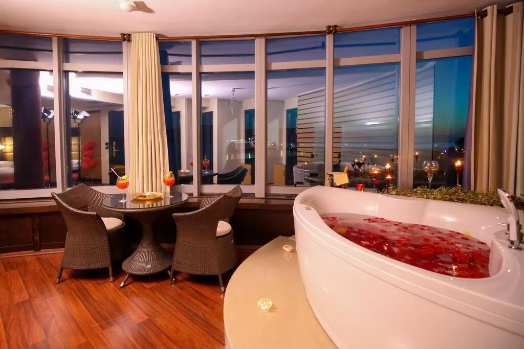 Vlora International 14 - SUITE 2.jpg